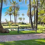 Stylish Sea View Apartment In Playas Del Duque