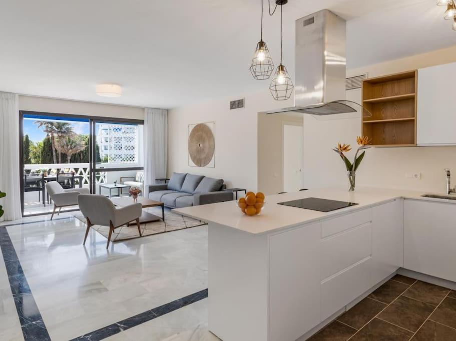 Apartment Stylish Sea View In Playas Del Duque Marbella
